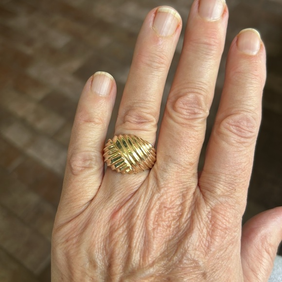 Hefty 14k gold dome ring - Picture 3 of 4
